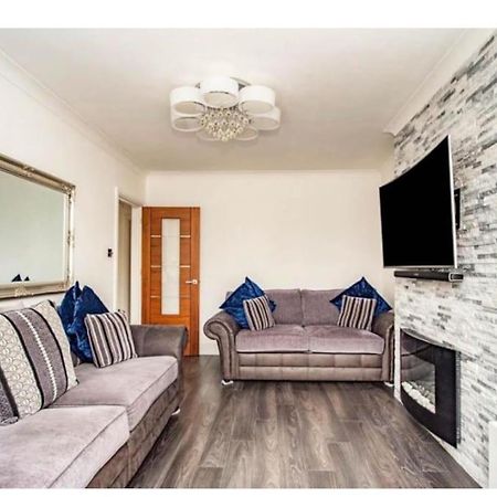 2 Bed - Walking Distance To Harry Potter Studio Apartment Watford  Exterior foto