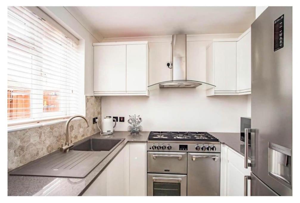 2 Bed - Walking Distance To Harry Potter Studio Watford  Exterior foto